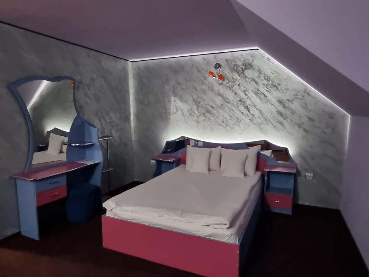 Hotel Yax Cîmpeni Eksteriør billede